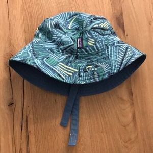 Patagonia baby bucket hat